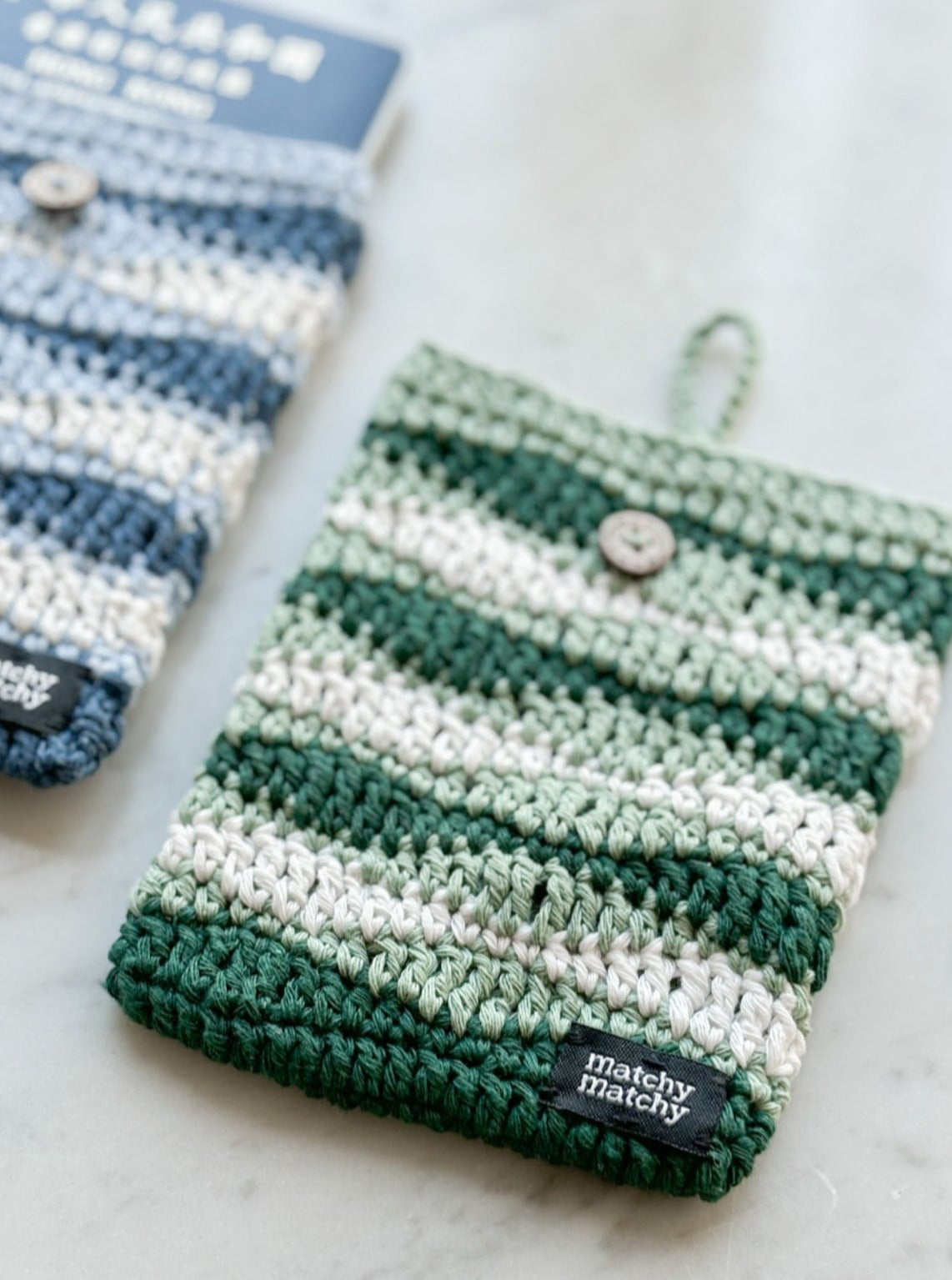 Wavy passport Sleeve 02 FOREST